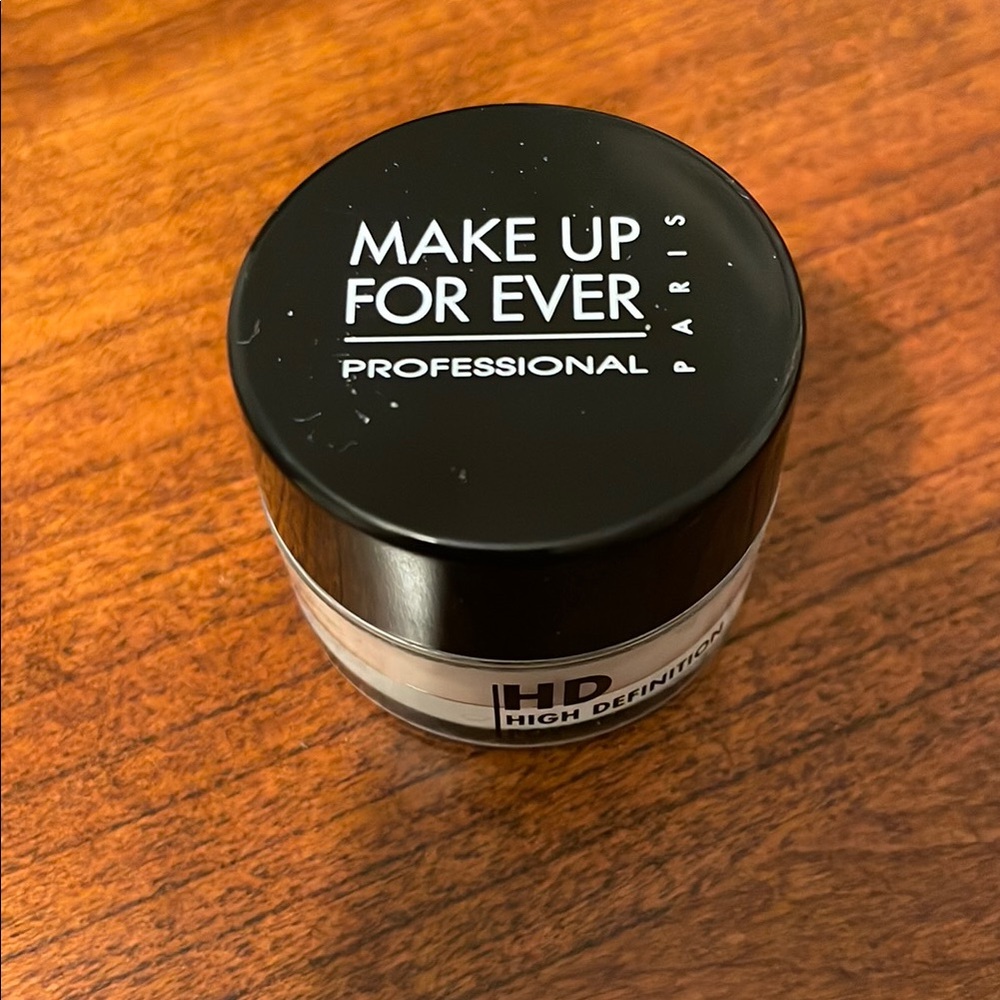 NWT Makeup Forever HD Definition Powder/Setting Powder 1g with a free swatch